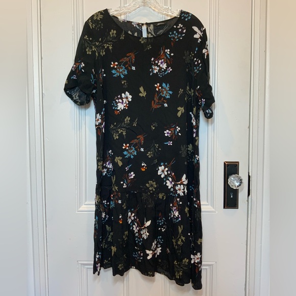 Reitmans Black with Floral Patterned Dress with Gathered Ruffled Bottom -Size XL - Picture 1 of 4